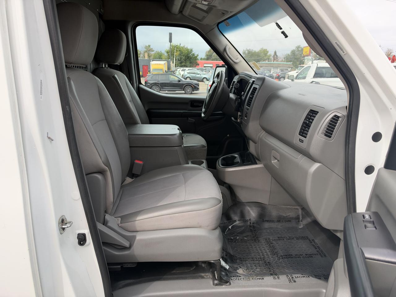 Nissan NV photo 32