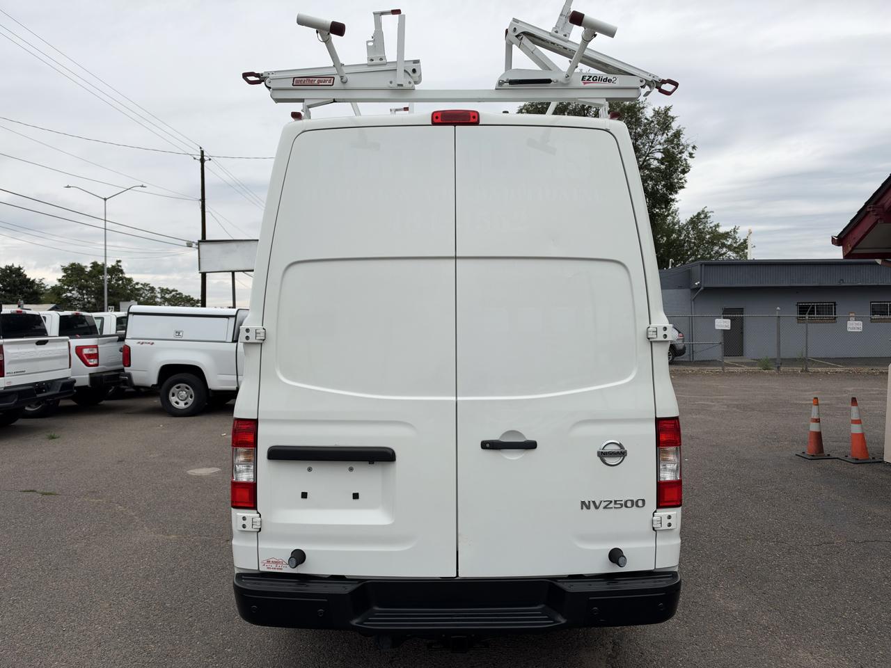 Nissan NV photo 8