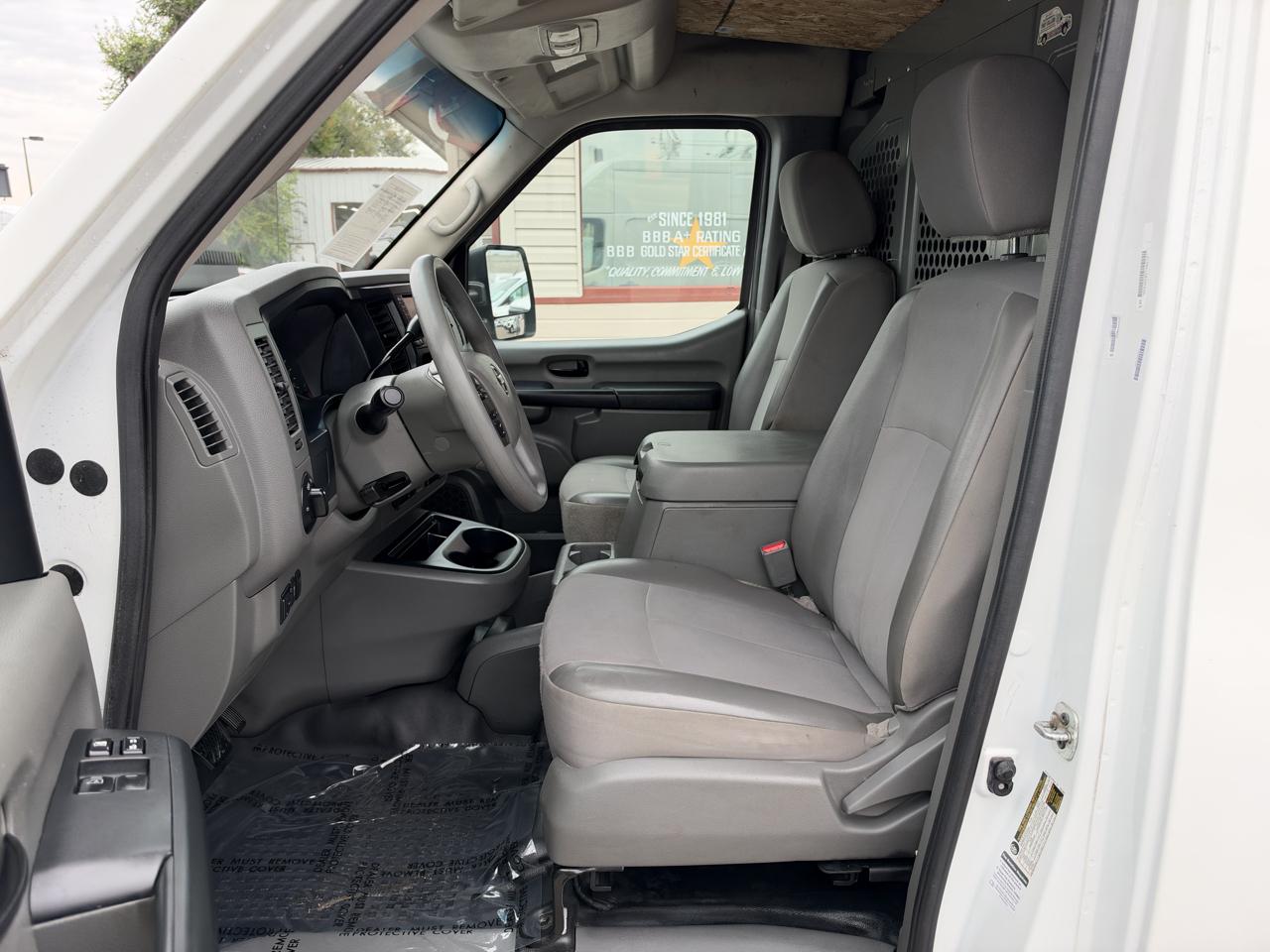Nissan NV photo 12