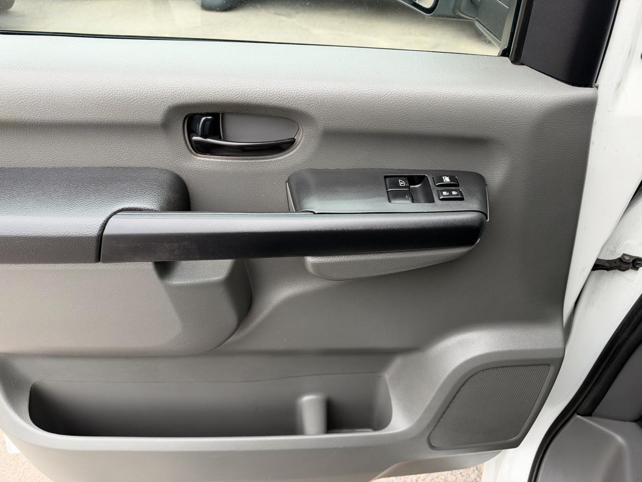 Nissan NV photo 14