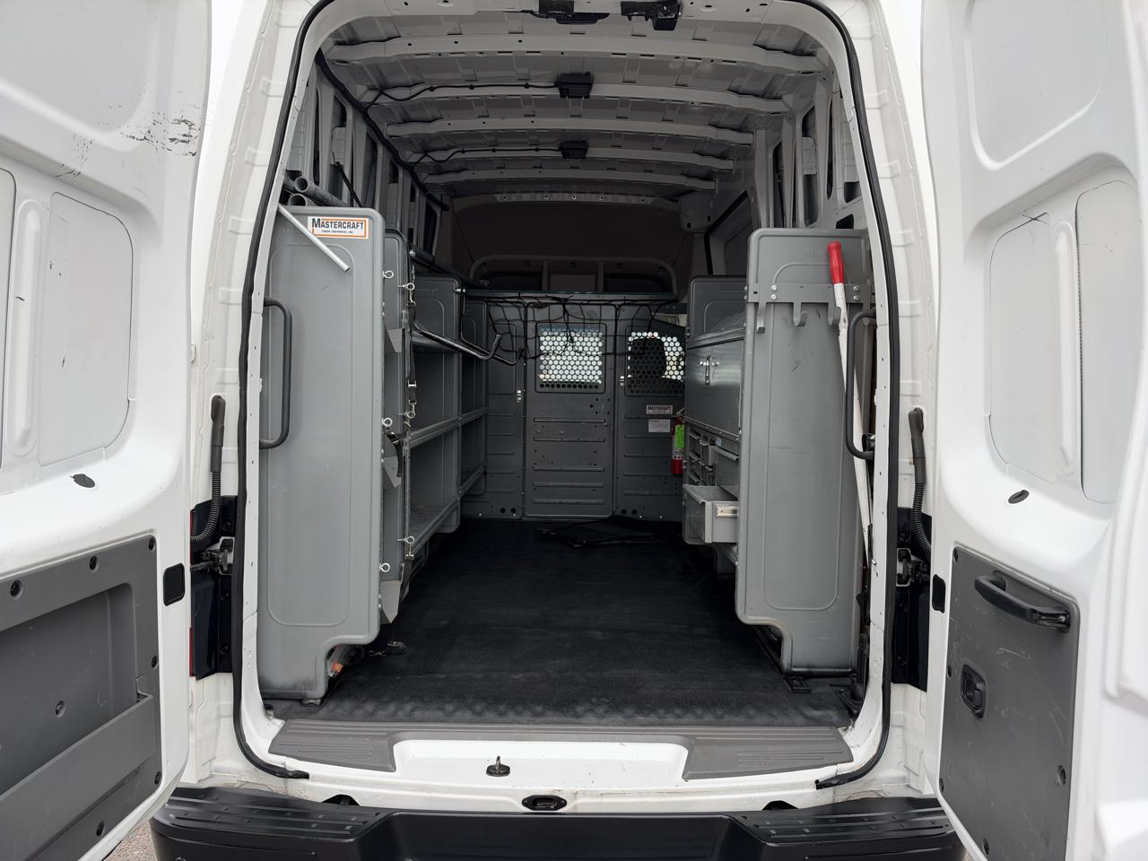 Nissan NV photo 27