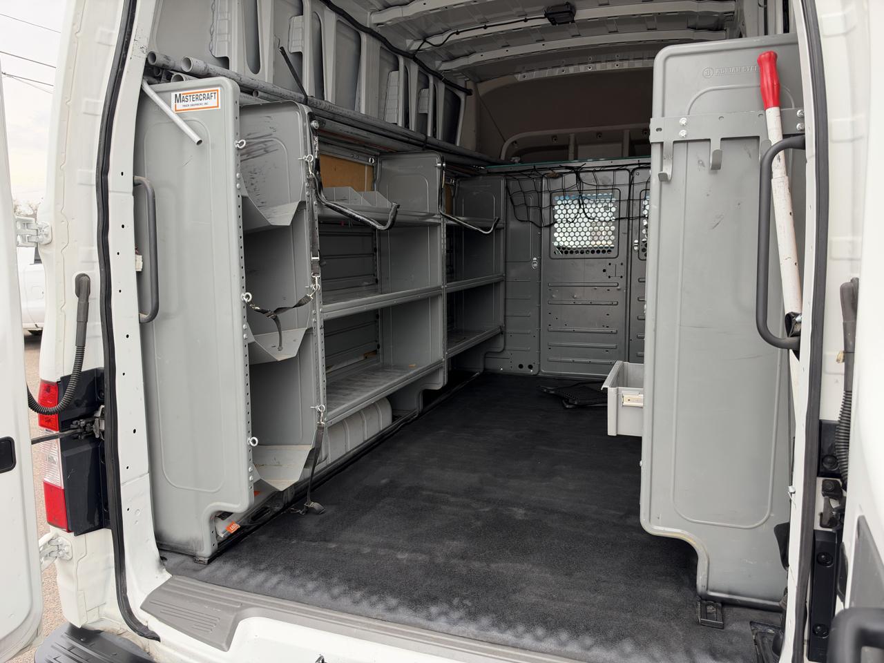 Nissan NV photo 28