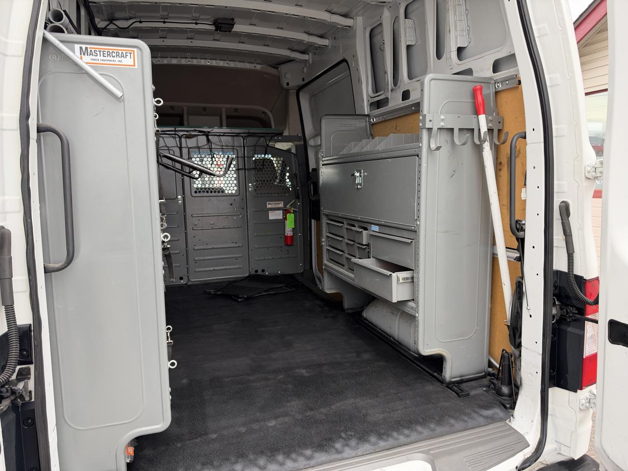 Nissan NV photo 29