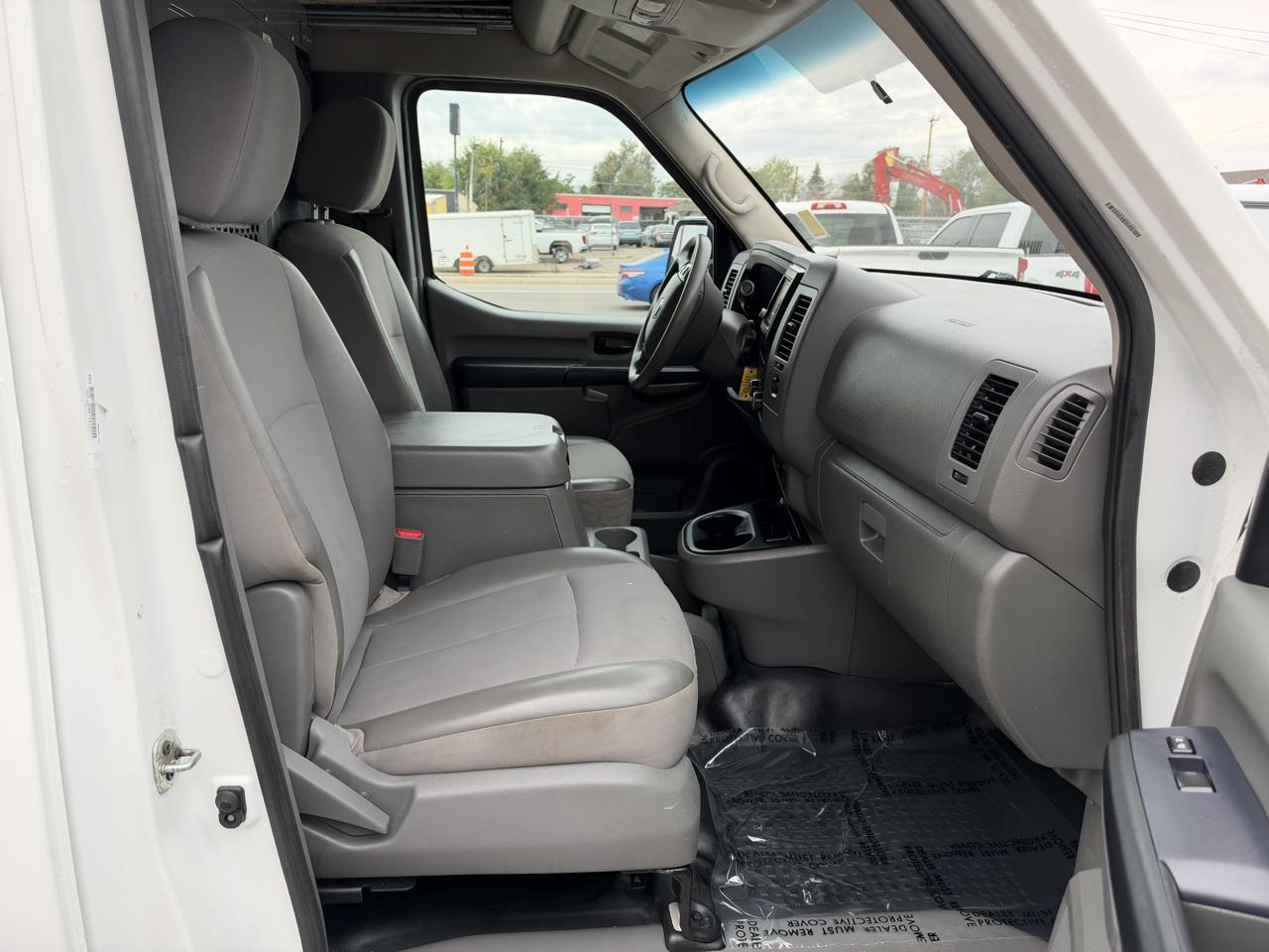 Nissan NV photo 31