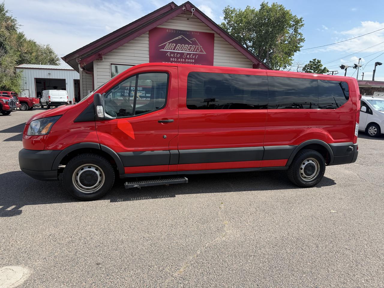 Ford Transit Wagon T-350 148" Low Roof XLT Swing-Out RH Dr 2017