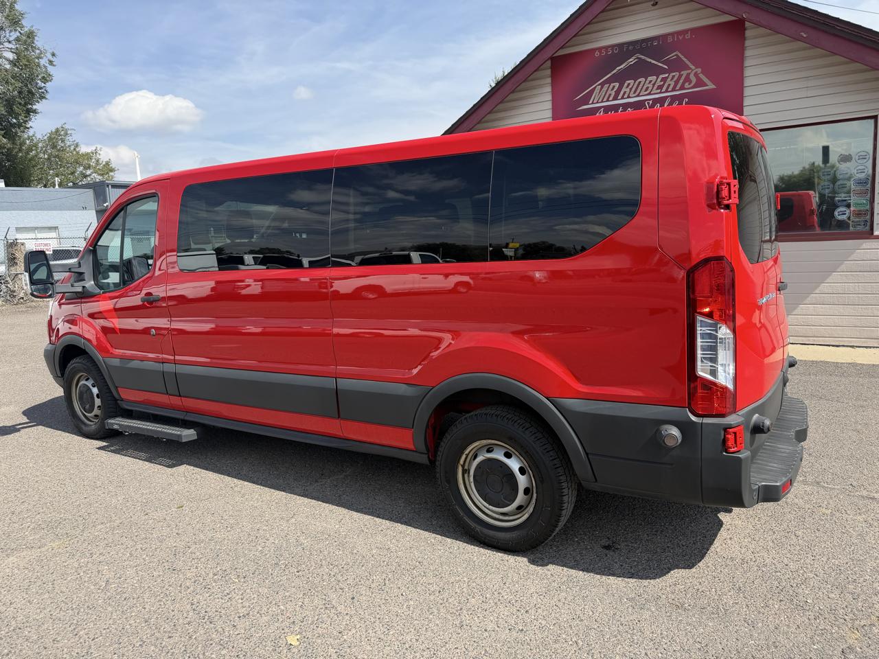 Ford Transit Wagon T-350 148" Low Roof XLT Swing-Out RH Dr 2017