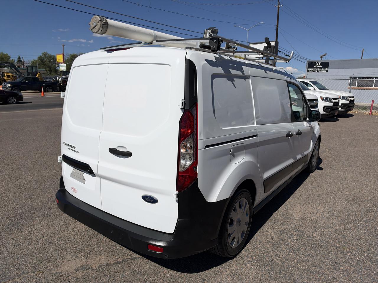 Ford Transit Connect photo 9