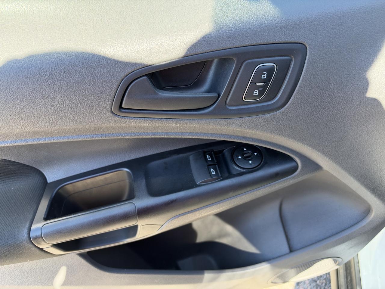 Ford Transit Connect photo 13