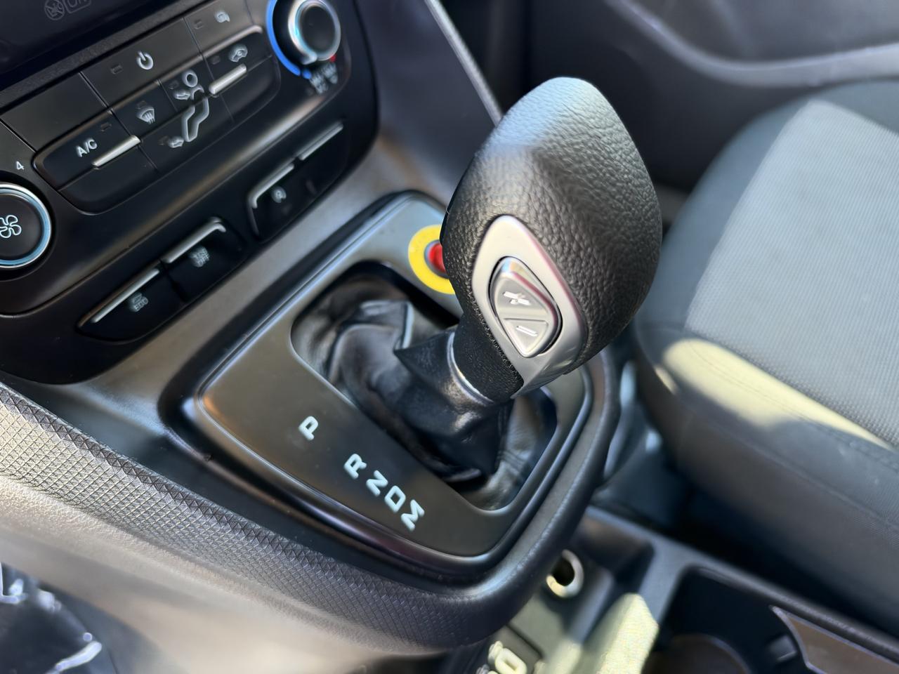 Ford Transit Connect photo 22
