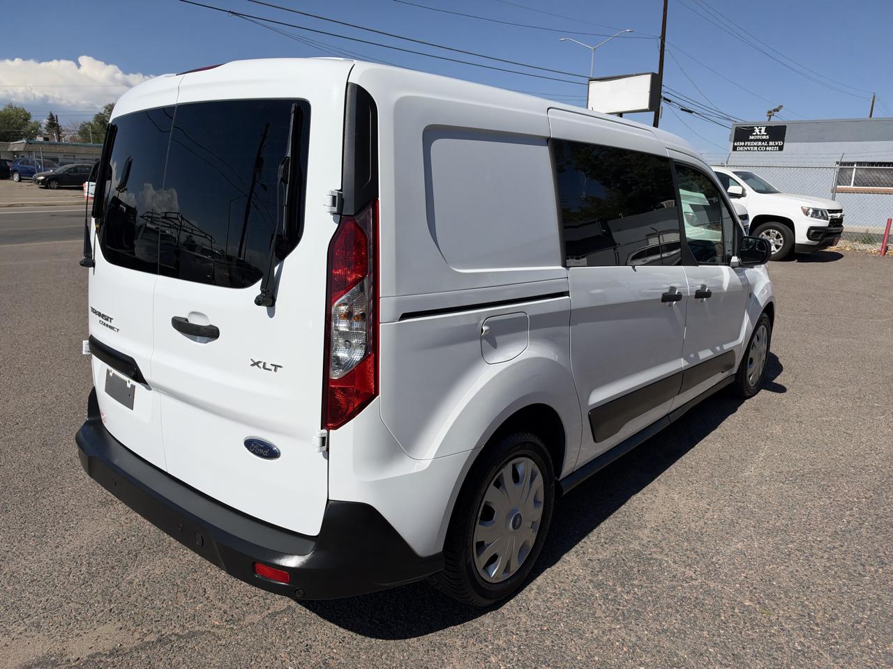 Ford Transit Connect photo 9