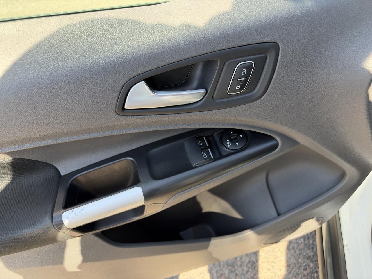 Ford Transit Connect photo 13