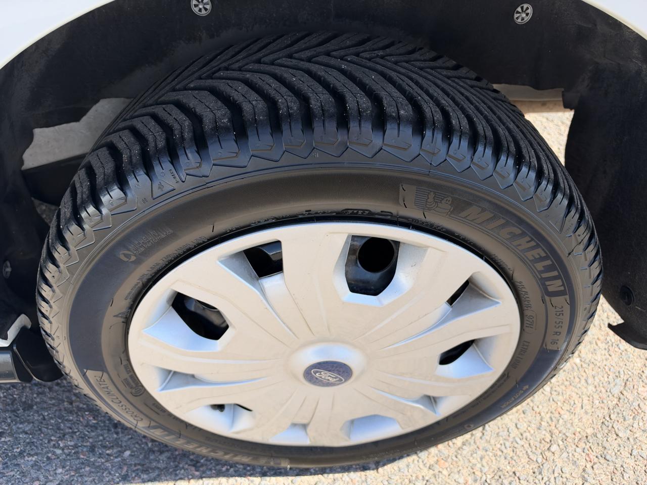 Ford Transit Connect photo 36