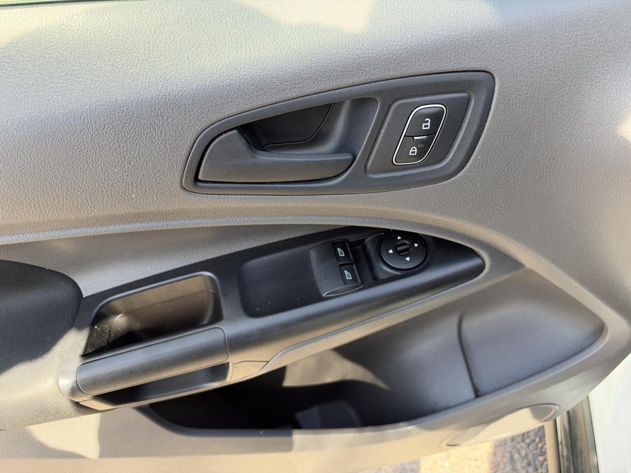 Ford Transit Connect photo 13