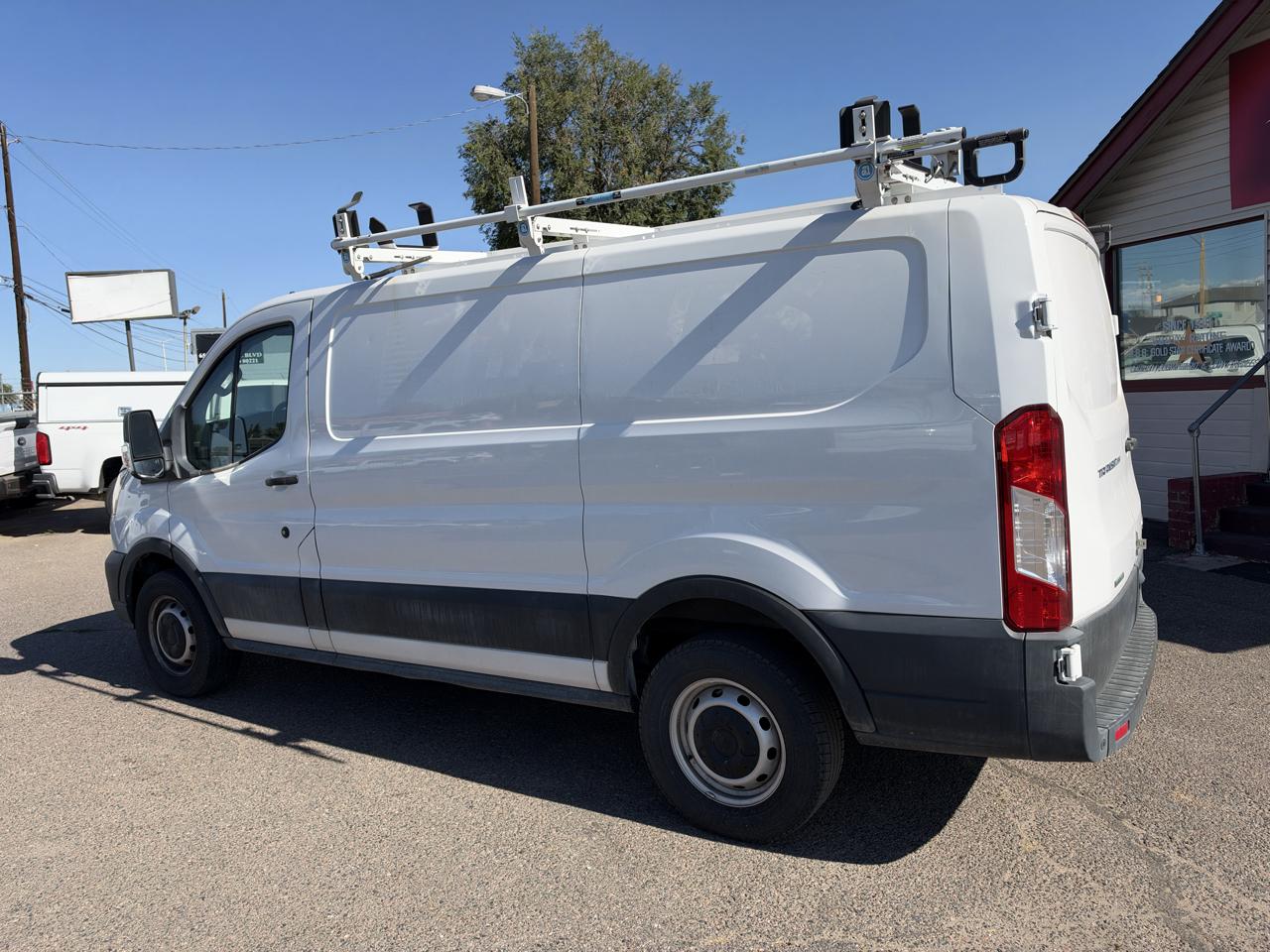 Ford Transit photo 3