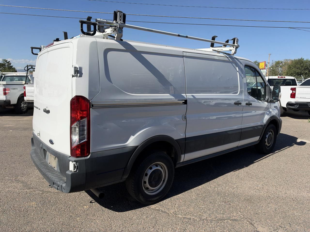 Ford Transit photo 4