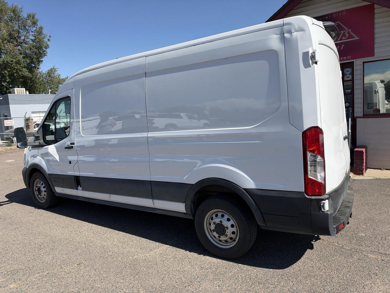 Ford Transit photo 3