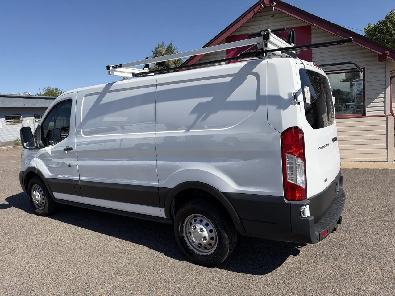 Ford Transit photo 3