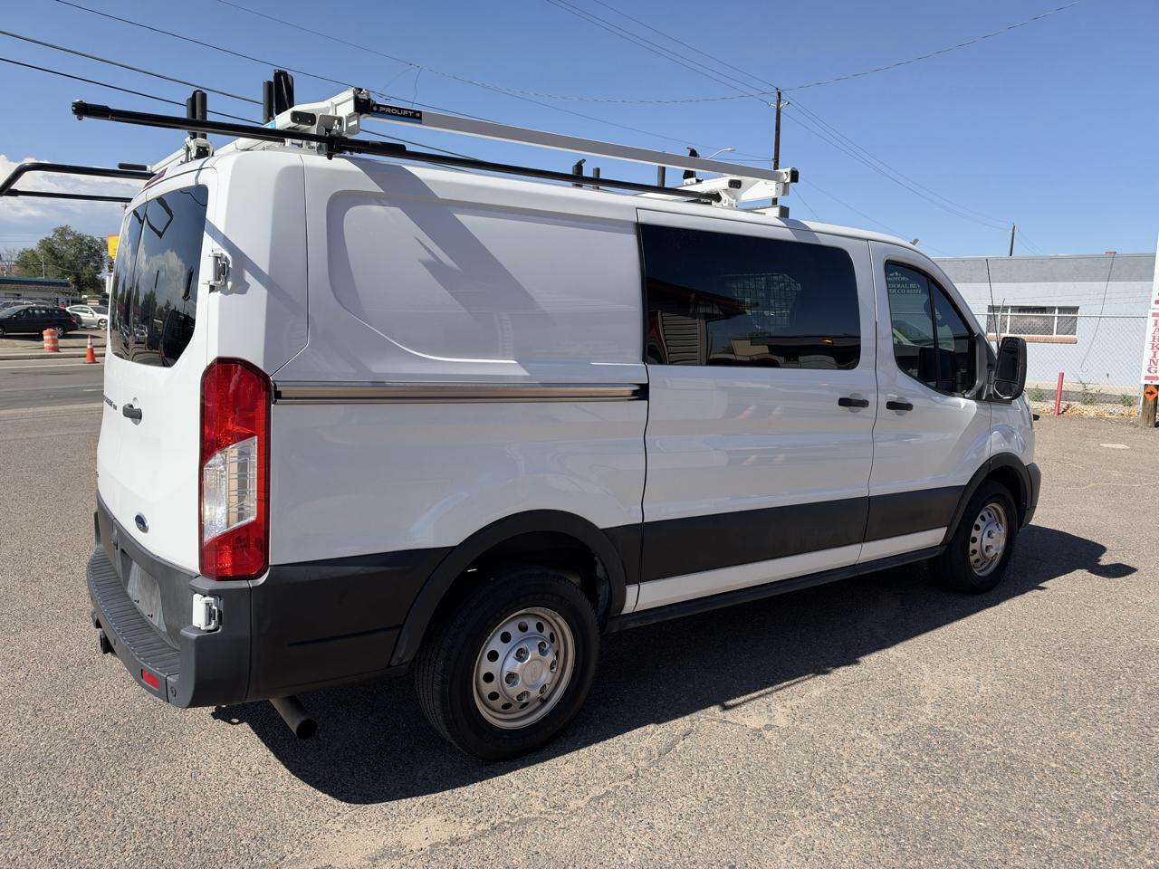 Ford Transit photo 4
