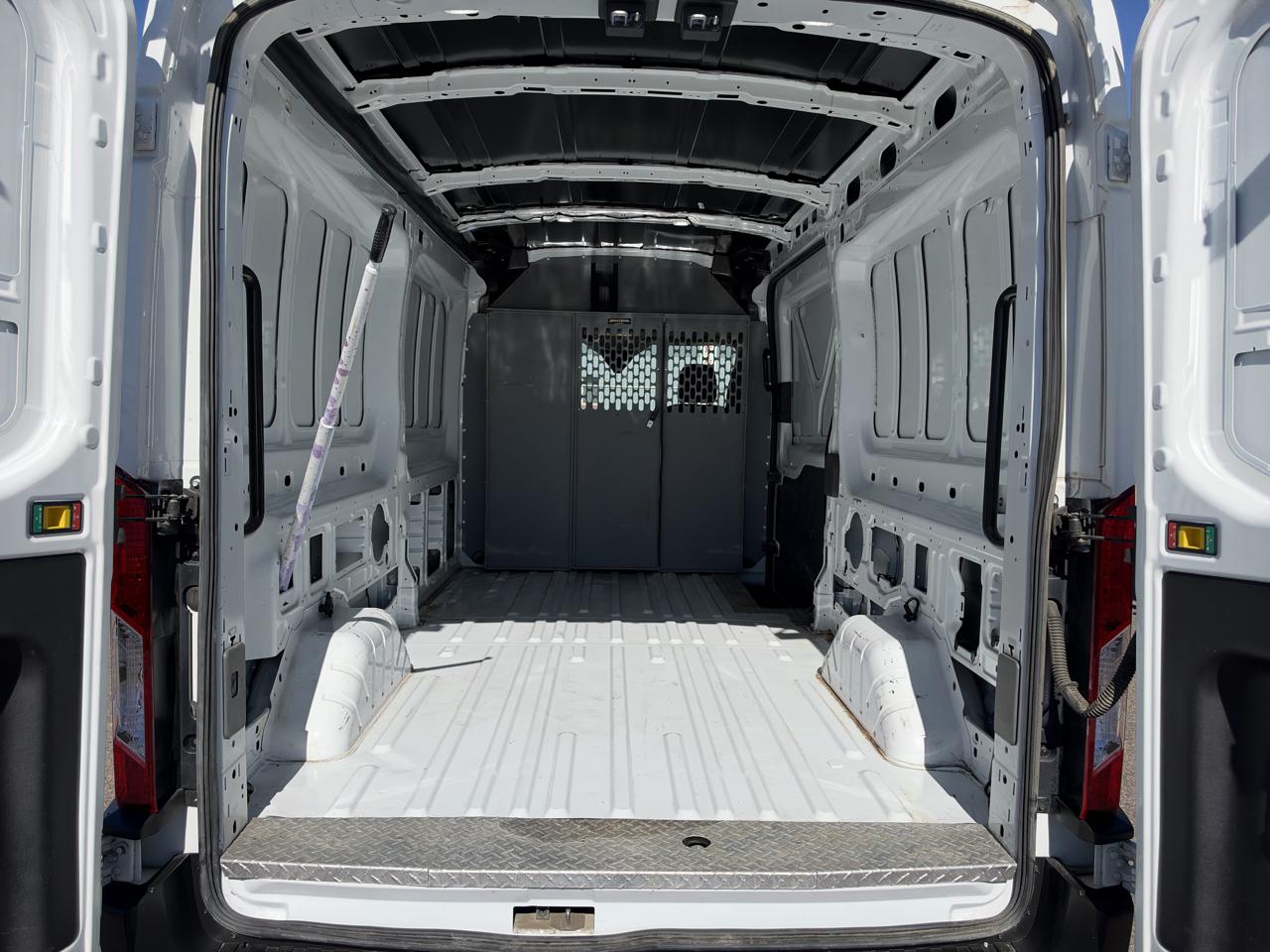 Ford Transit Cargo Van T-250 148" Med Rf 9070 GVWR RWD 2020