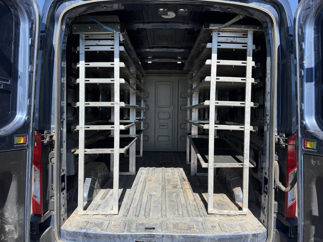 Ford Transit photo 5