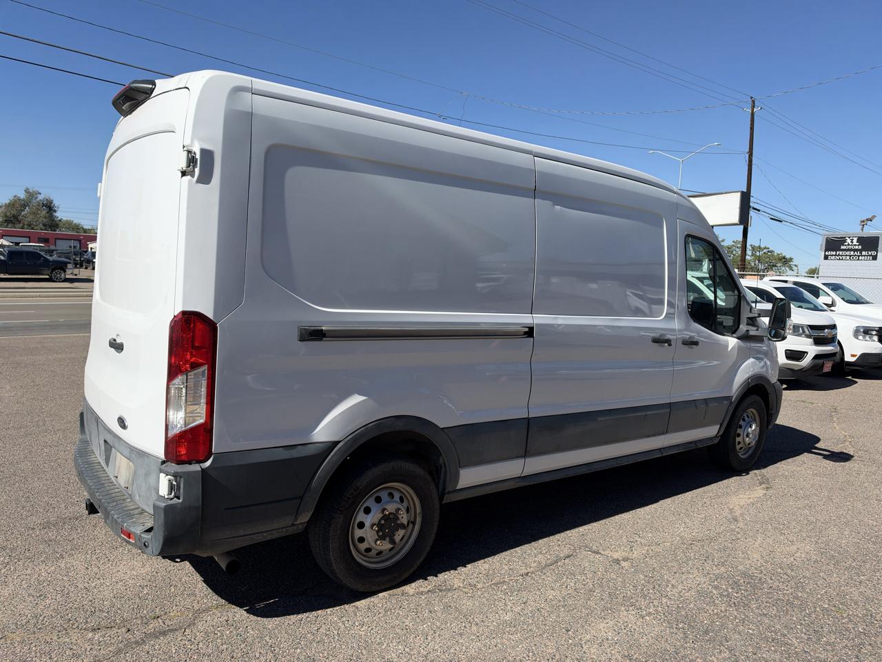 Ford Transit photo 4