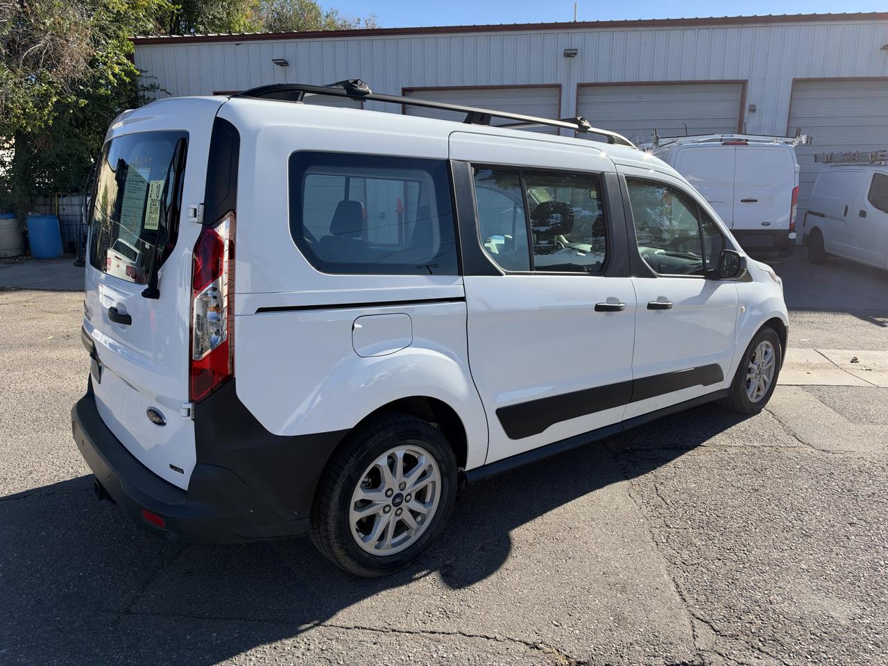 Ford Transit Connect photo 3