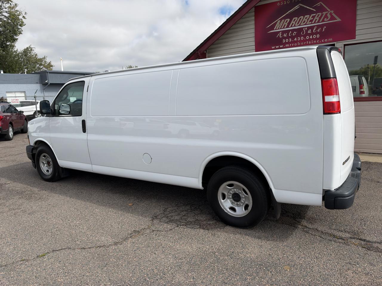 Chevrolet Express Cargo Van RWD 3500 155" 2020