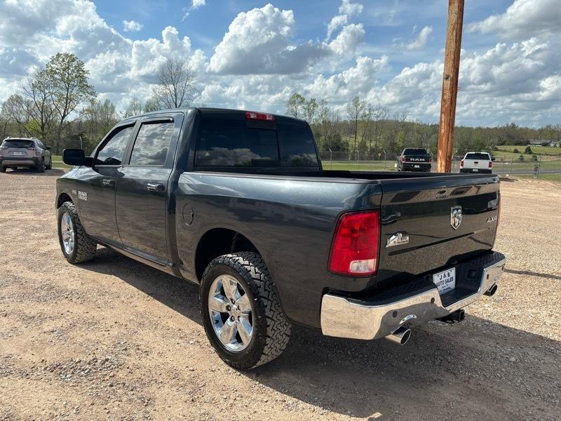 RAM 1500 4WD Crew Cab 140.5" Big Horn 2017