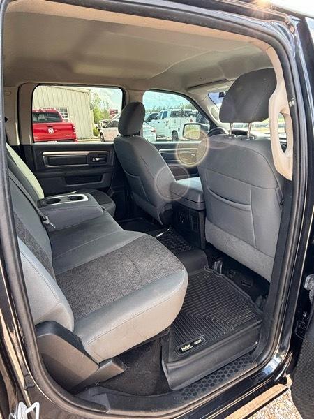 RAM 1500 4WD Crew Cab 140.5" Big Horn 2017