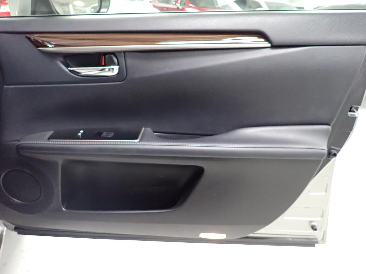 Lexus ES 300h Luxury 2017