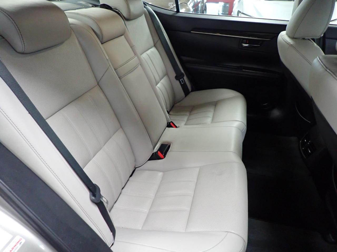 Lexus ES 300h Luxury 2017