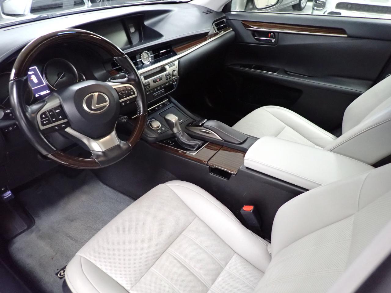 Lexus ES 300h Luxury 2017