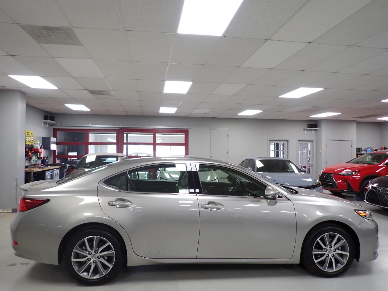 Lexus ES 300h Luxury 2017