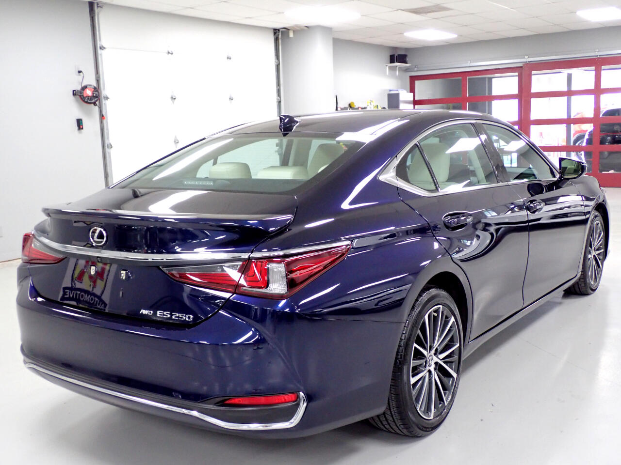 2022 Lexus ES 250 Premium photo 2