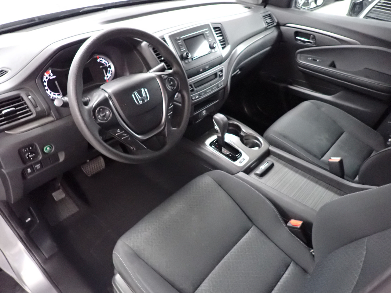 2017 Honda Ridgeline RT photo 13