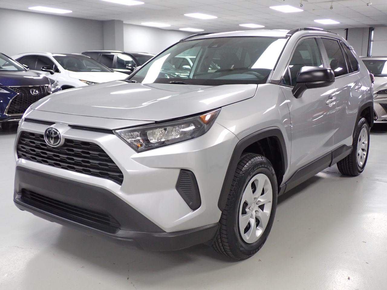 2019 Toyota RAV4 LE photo 2