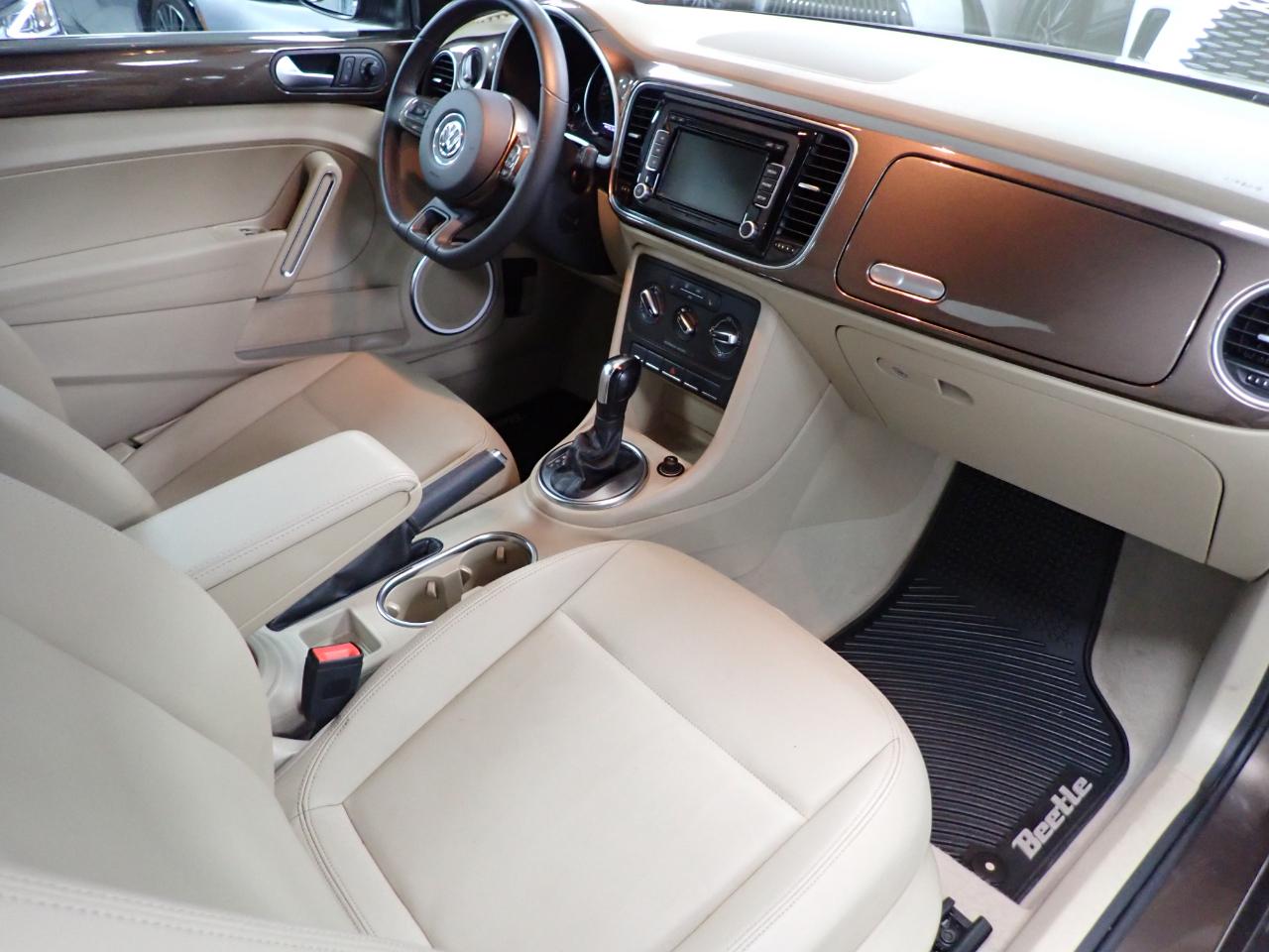 Volkswagen Beetle 2.5L Convertible 2013