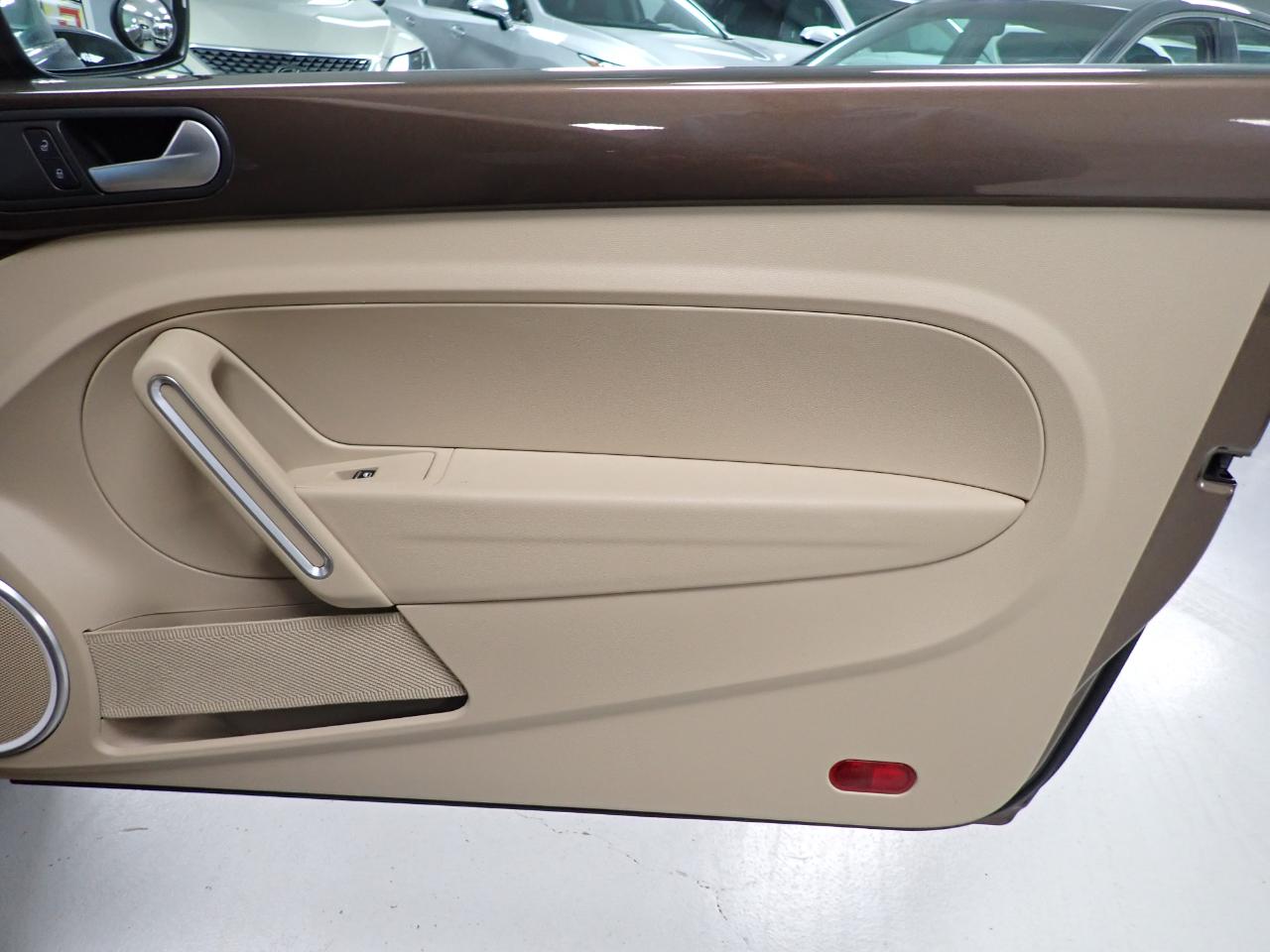 Volkswagen Beetle 2.5L Convertible 2013