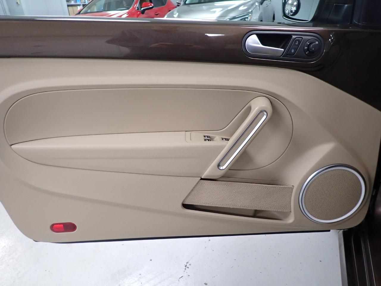 Volkswagen Beetle 2.5L Convertible 2013