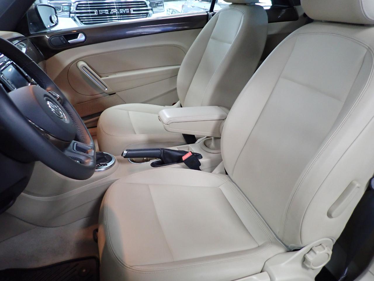 Volkswagen Beetle 2.5L Convertible 2013