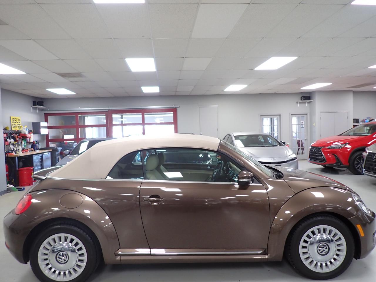 Volkswagen Beetle 2.5L Convertible 2013