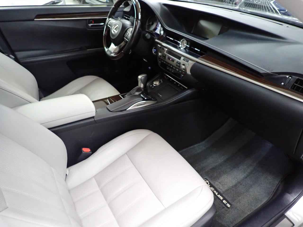 Lexus ES 300h Luxury 2017