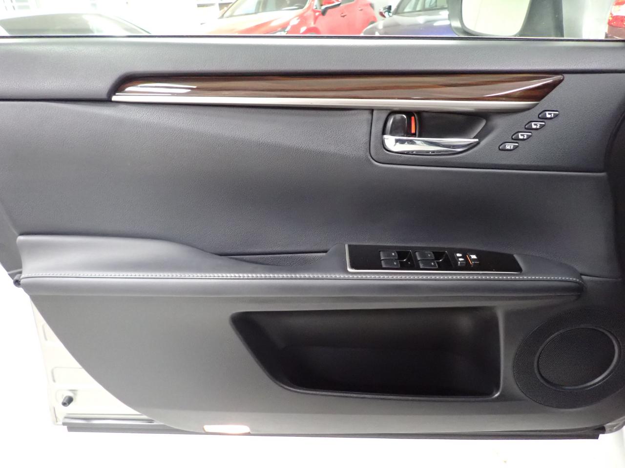 Lexus ES 300h Luxury 2017