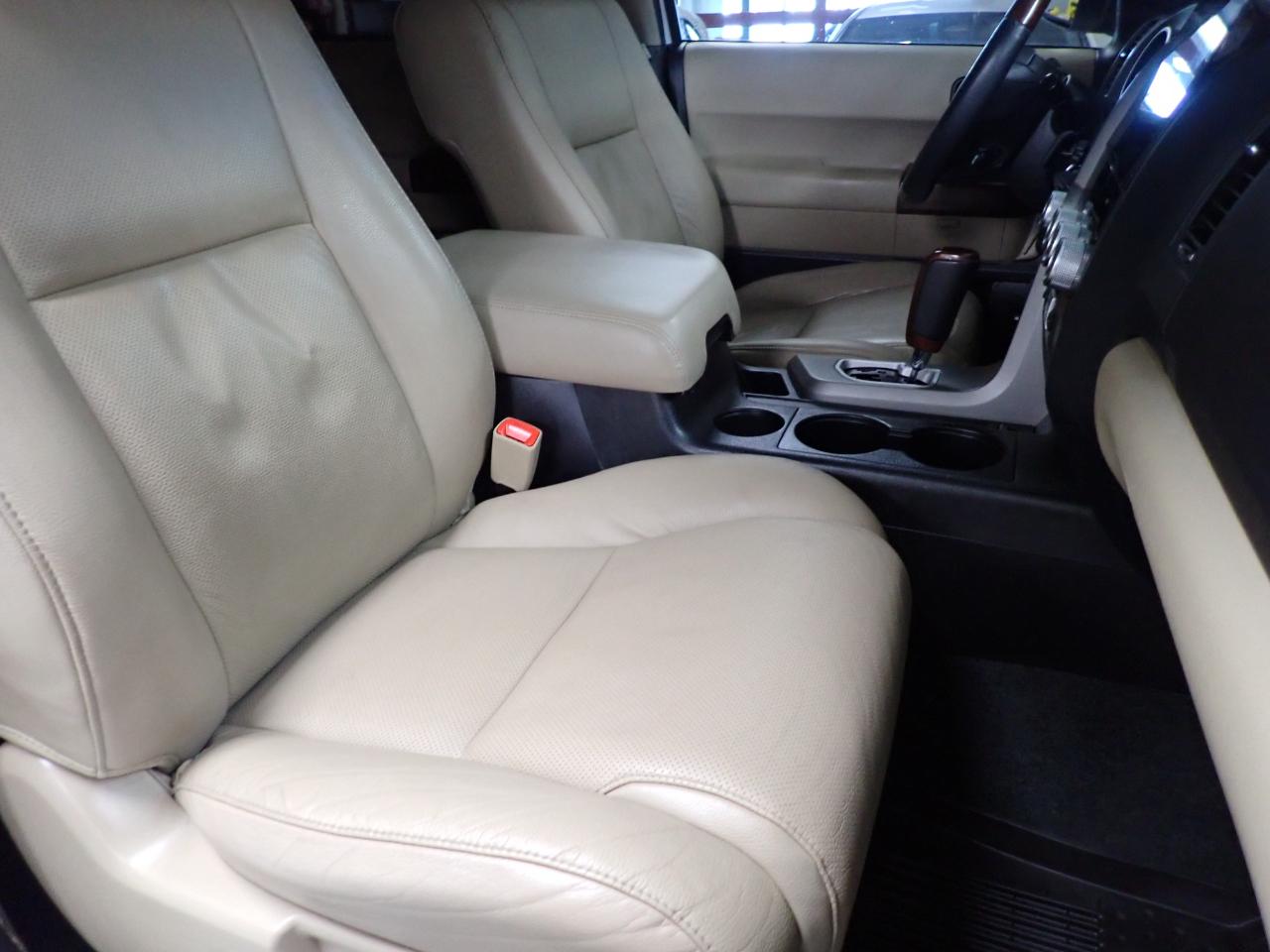 Toyota Sequoia Plantium 4WD FFV 2017