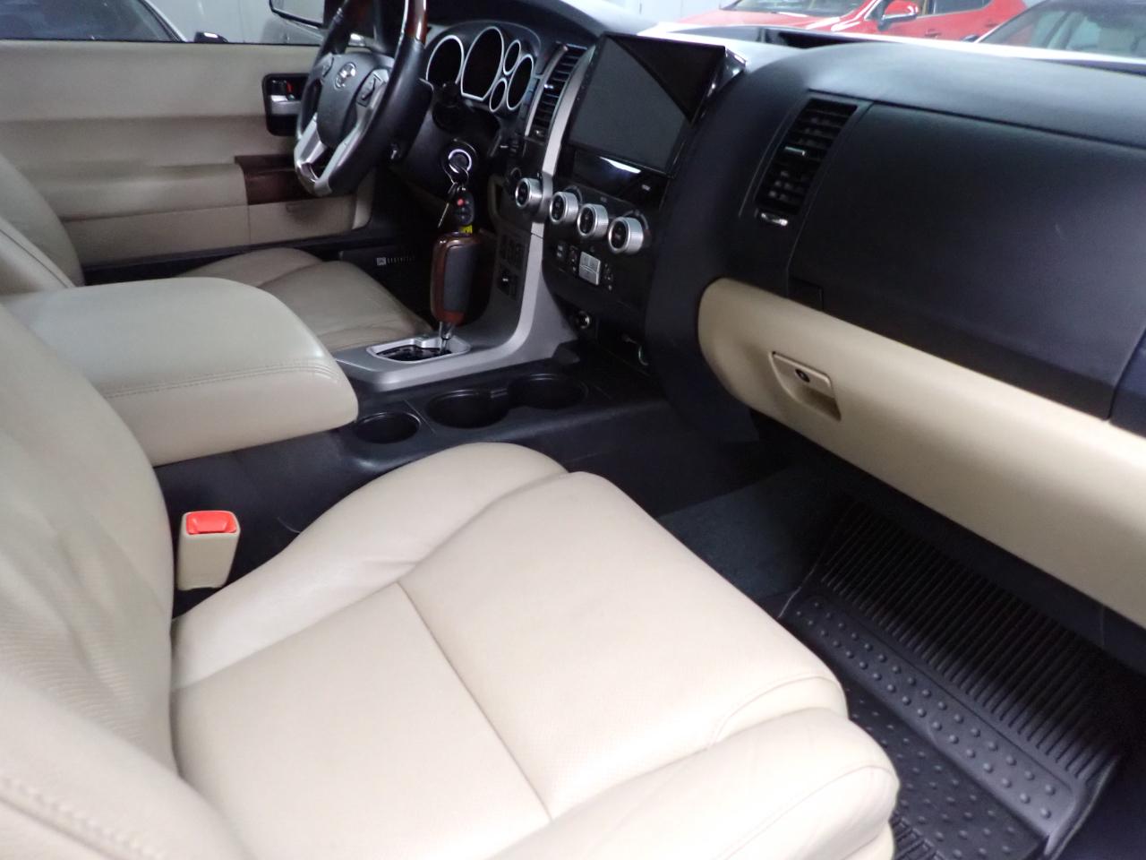 Toyota Sequoia Plantium 4WD FFV 2017