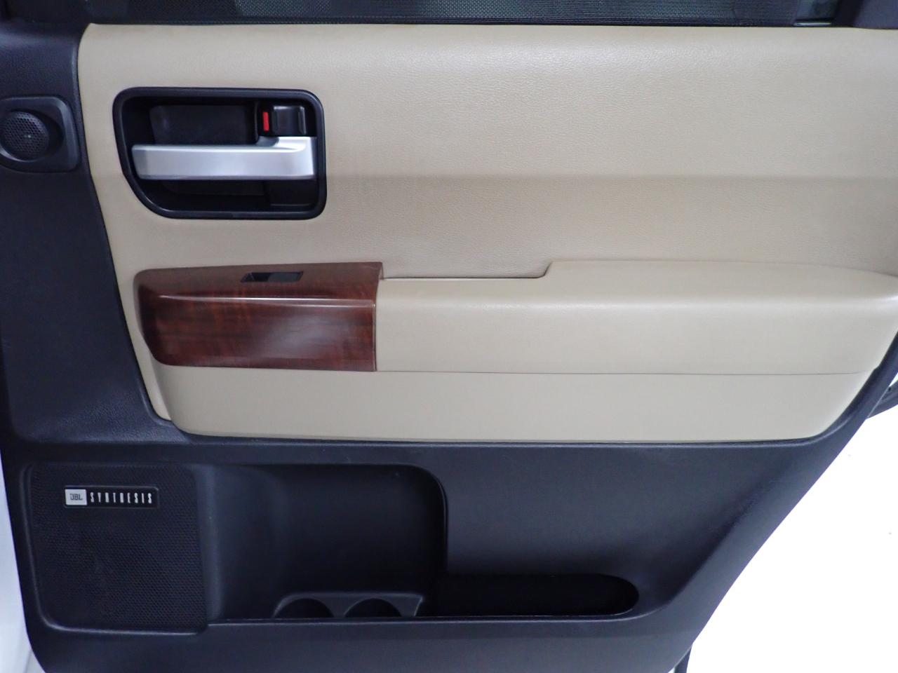 Toyota Sequoia Plantium 4WD FFV 2017