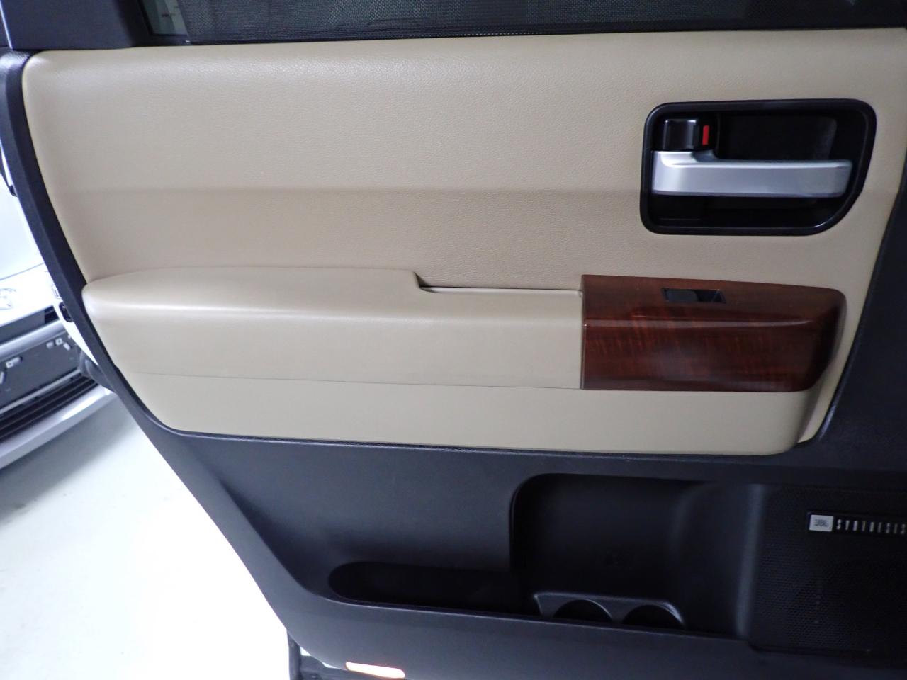 Toyota Sequoia Plantium 4WD FFV 2017