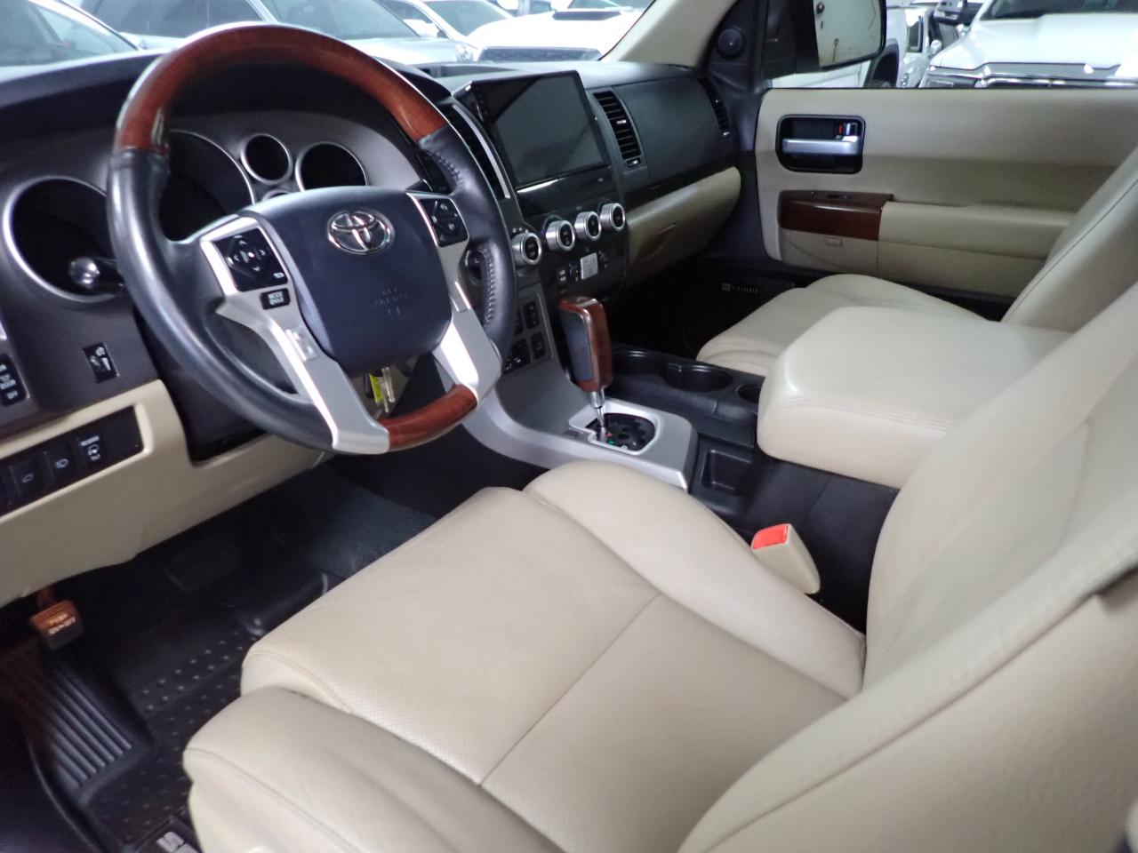 Toyota Sequoia Plantium 4WD FFV 2017