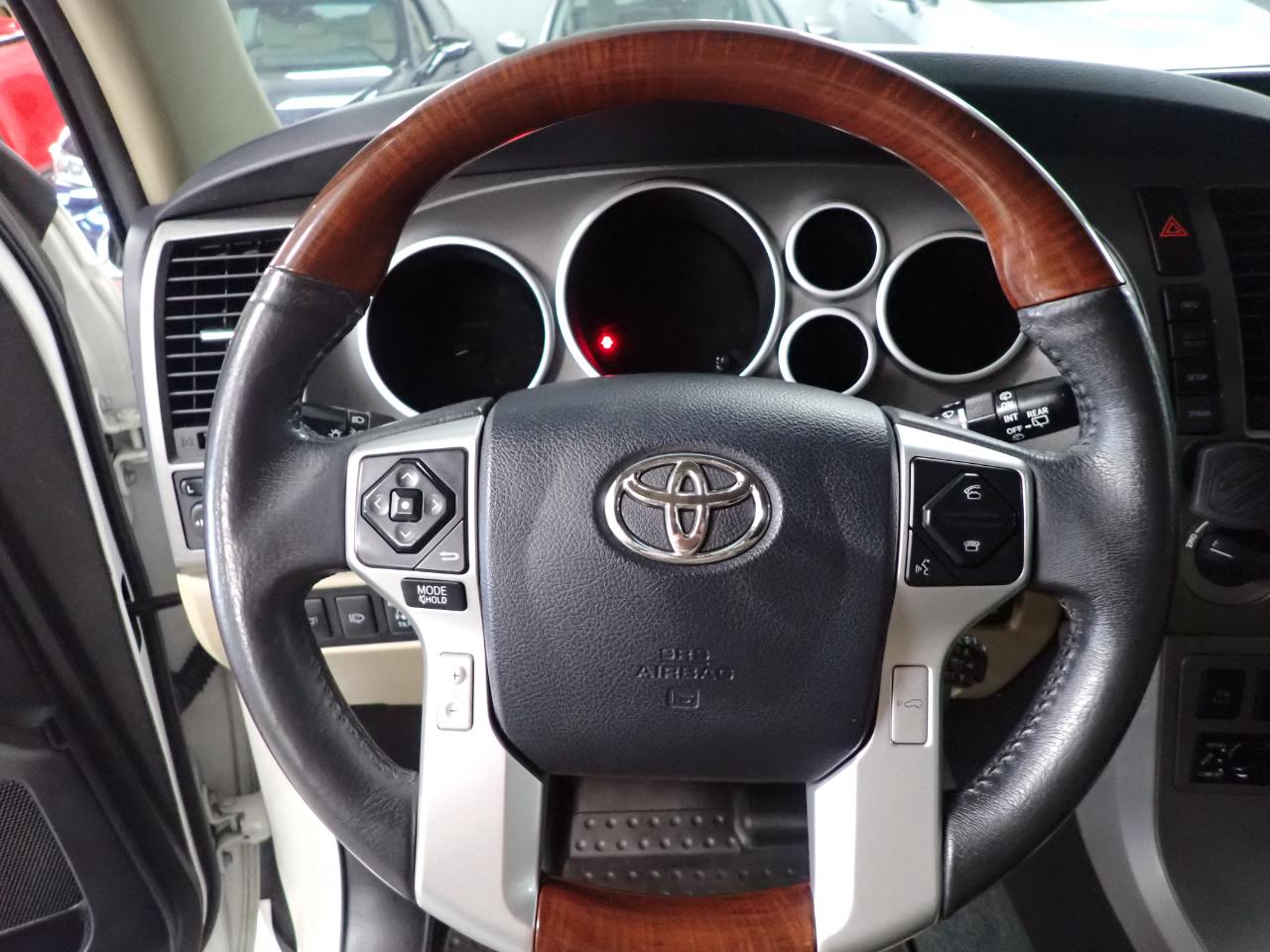 Toyota Sequoia Plantium 4WD FFV 2017