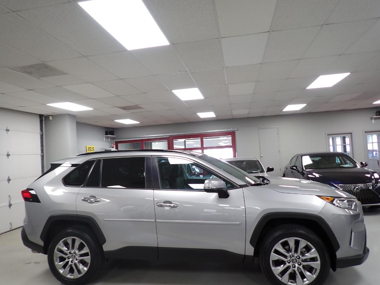 Toyota RAV4 Limited AWD 2019